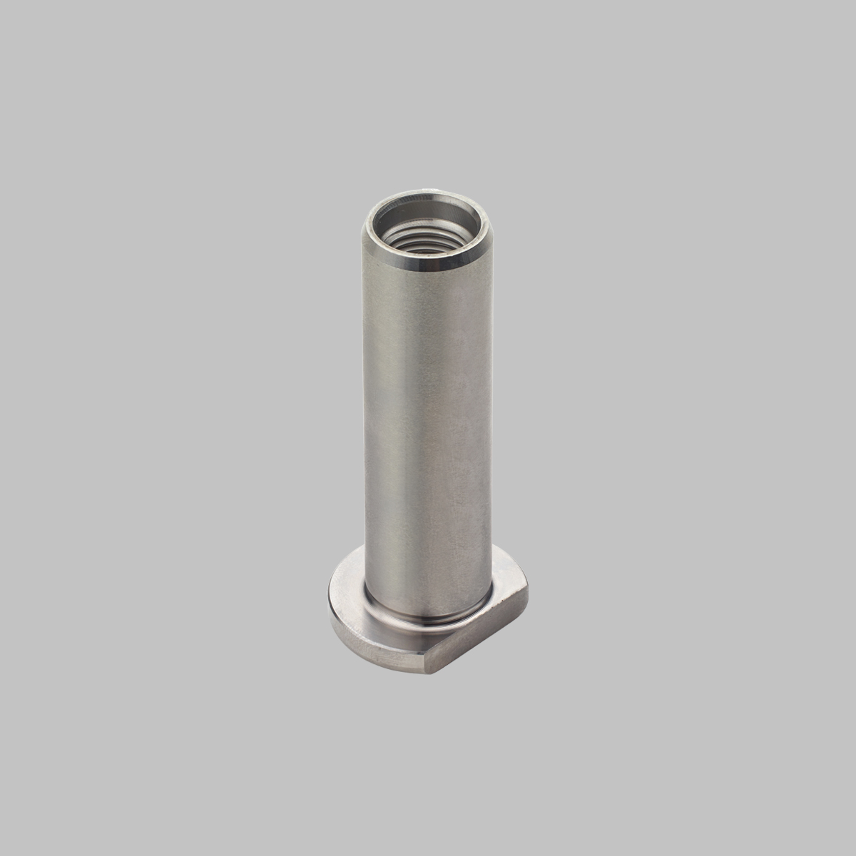 Turned and ground fixing bushing